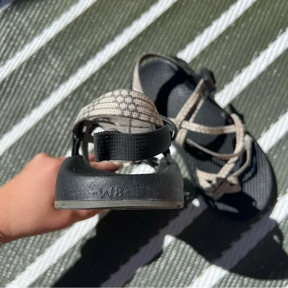 Chacos Classic Sandal Grey White Pattern - Picture 4 of 5